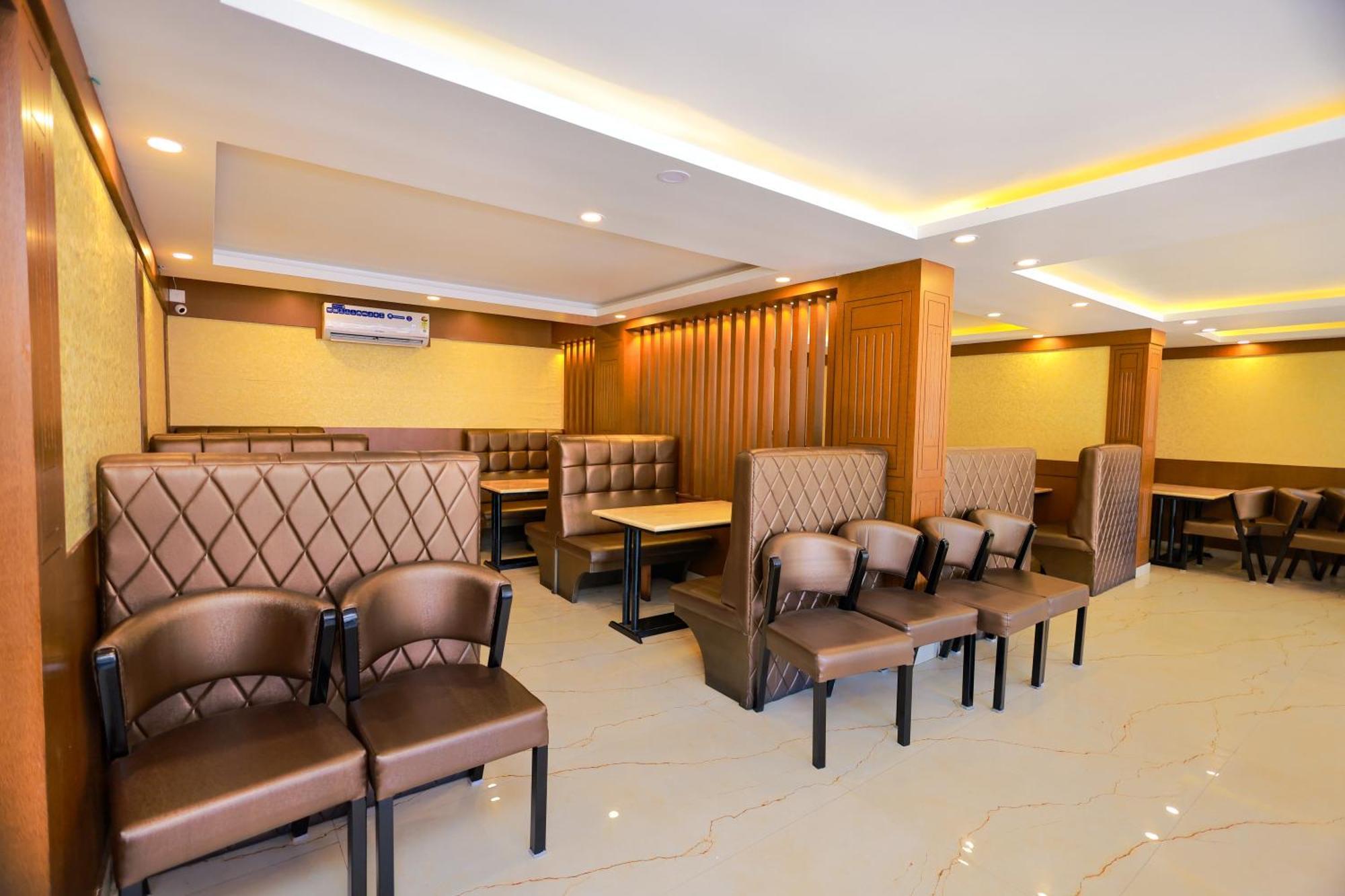 Hotel Sangam Komoryn Zewnętrze zdjęcie