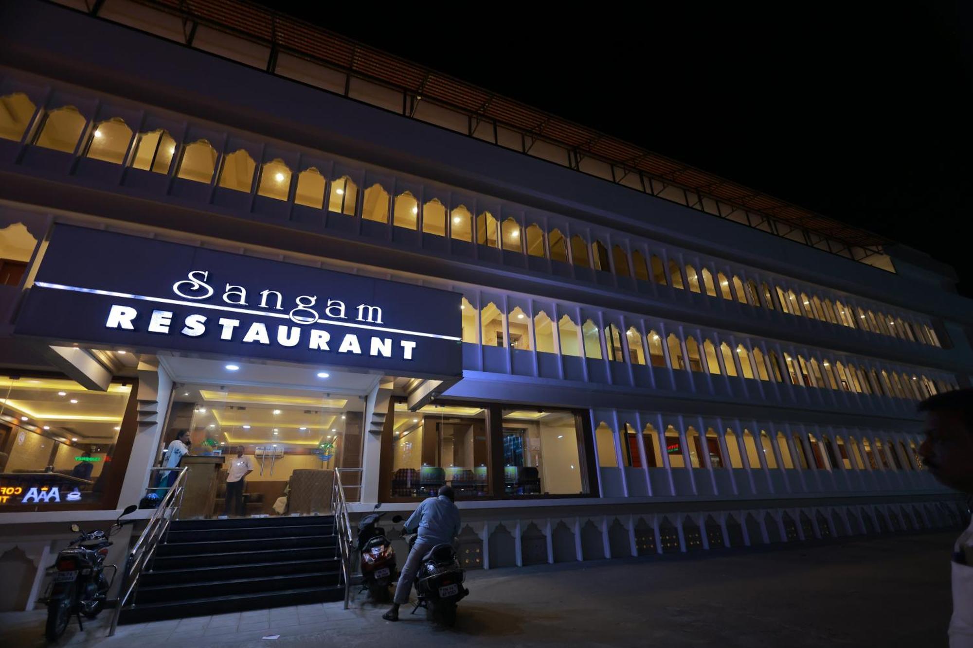Hotel Sangam Komoryn Zewnętrze zdjęcie